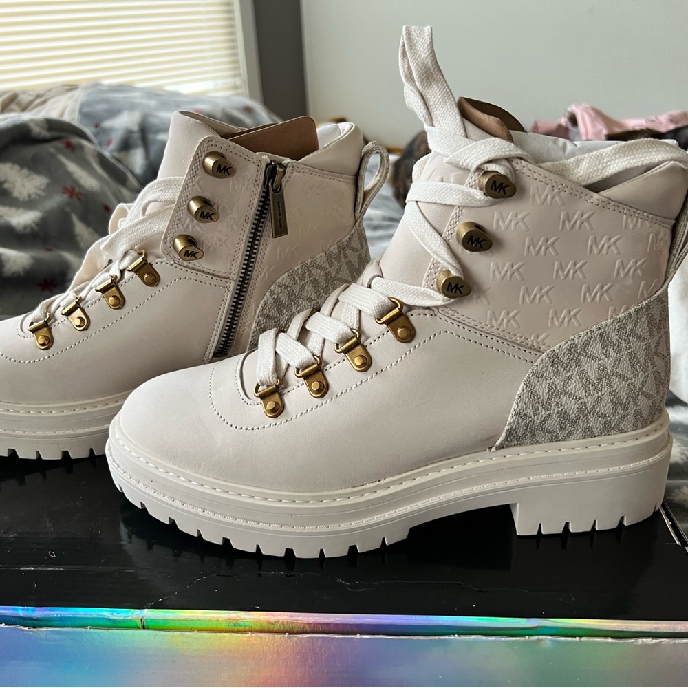 Michael kors women’s signature boots